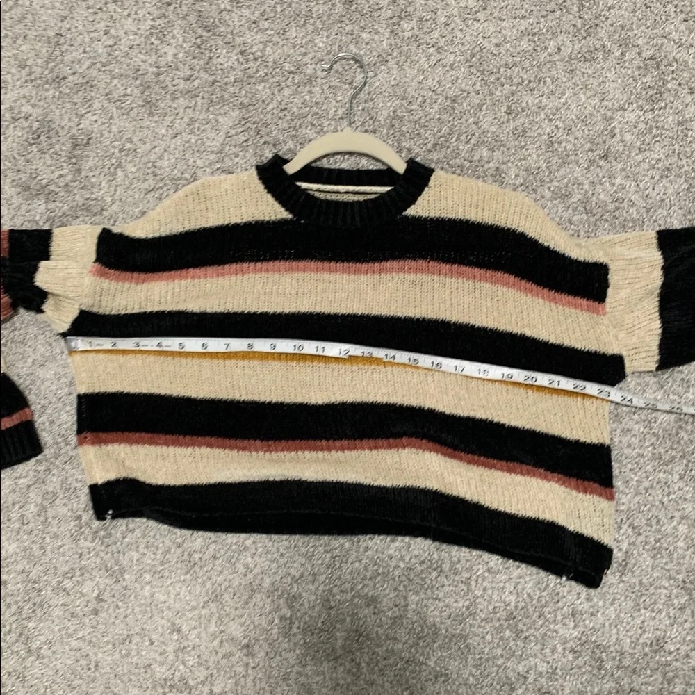 Volcom Cream Black Striped Chenille Cropped Sweater Size Small - Picture 6 of 7